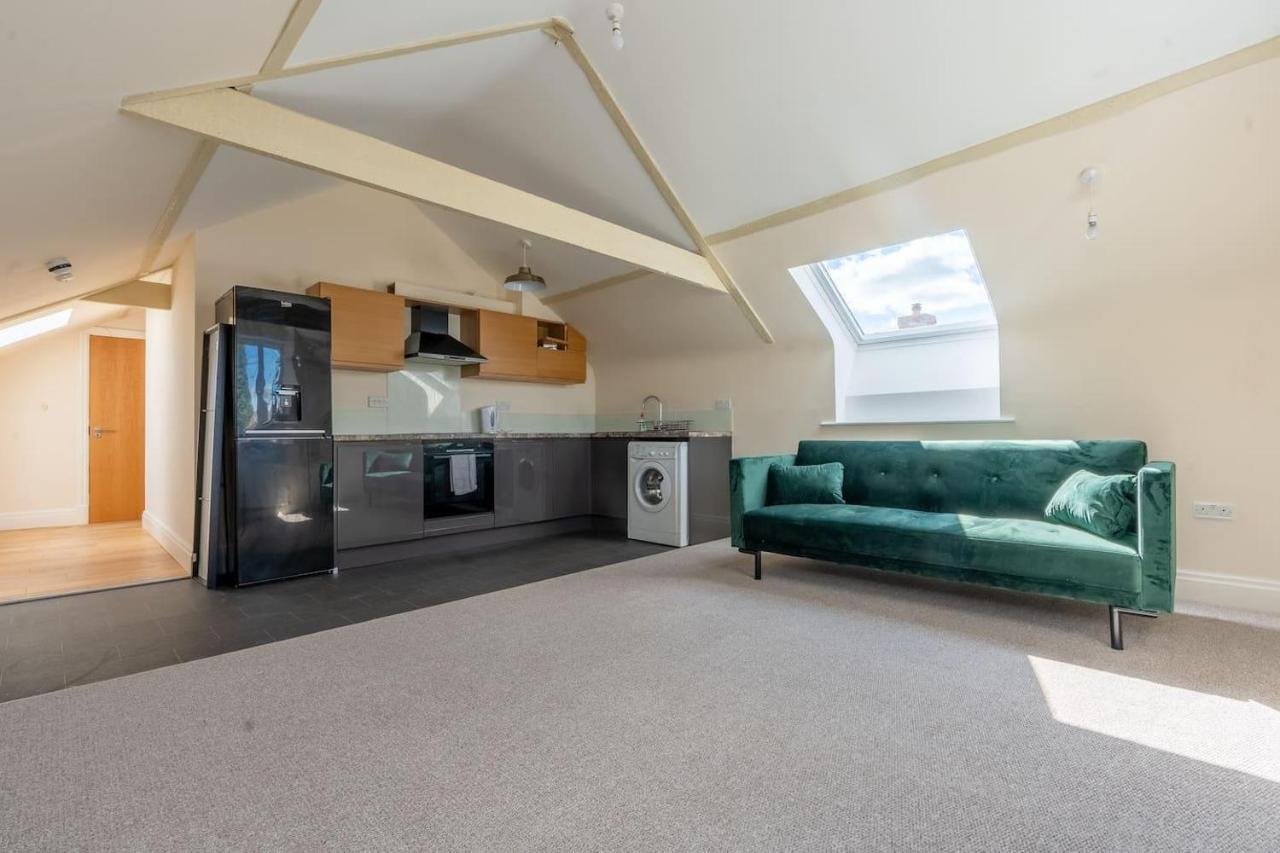 Charming 1-Bed Loft In Caerleon Apartment Newport  Exterior photo